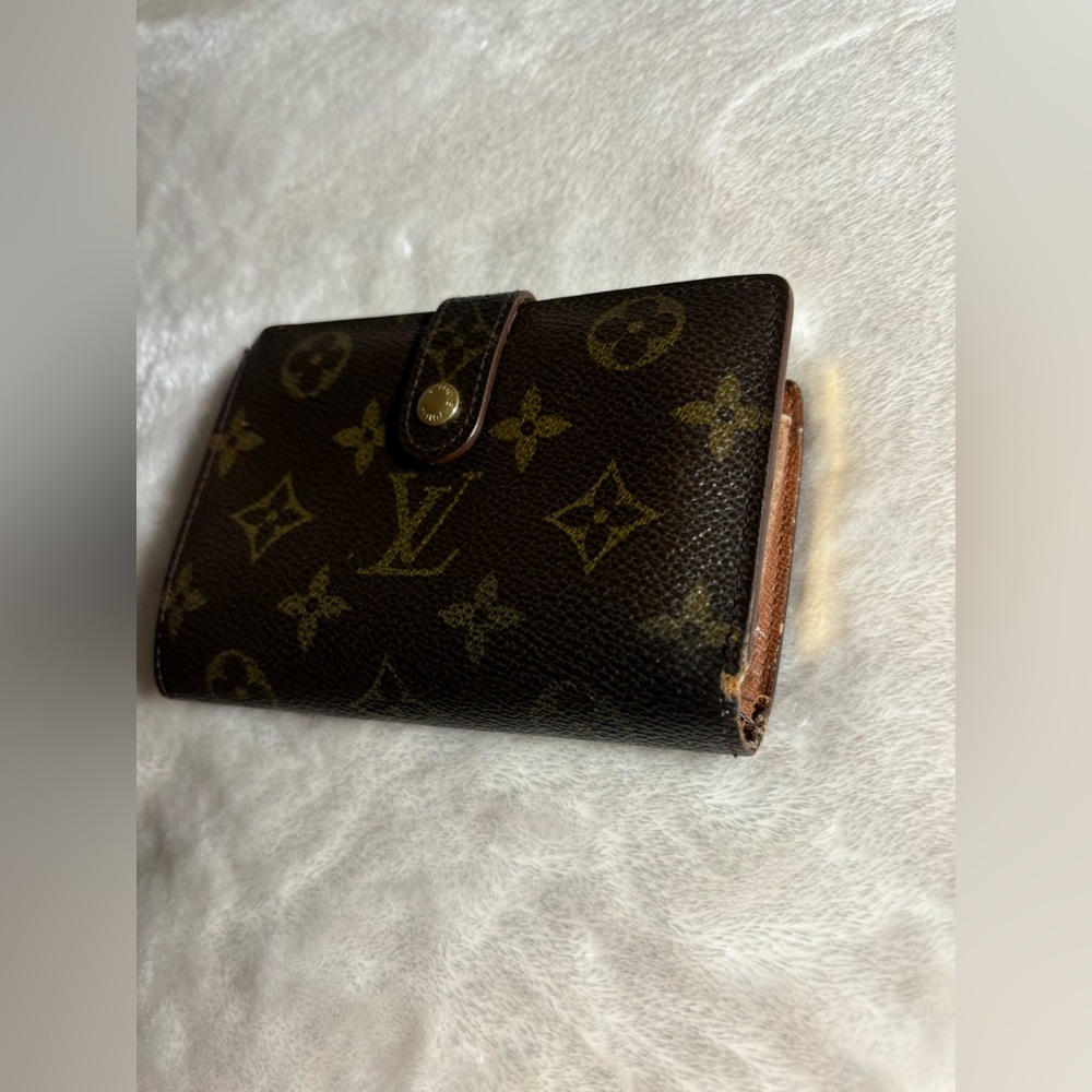 LOUIS VUITTON MONOGRAM KISSLOCK 50